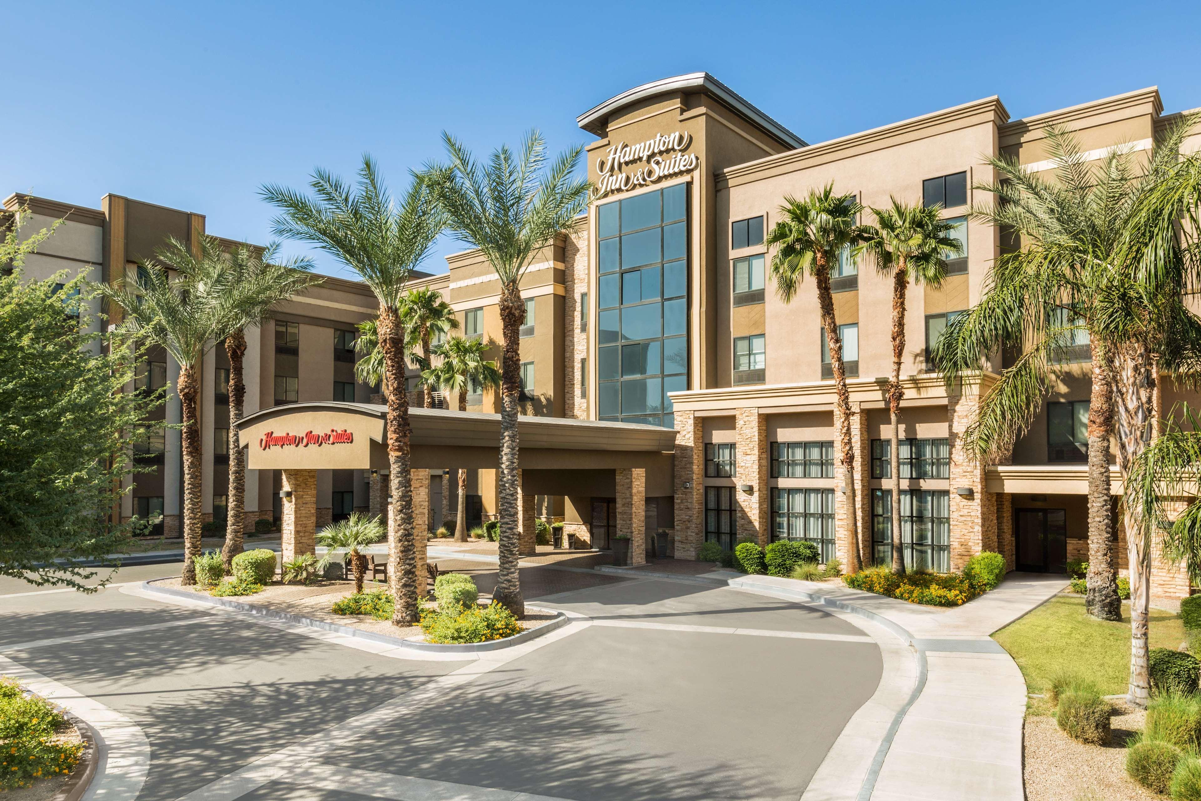 Hampton Inn & Suites Phoenix Glendale-Westgate Exterior photo