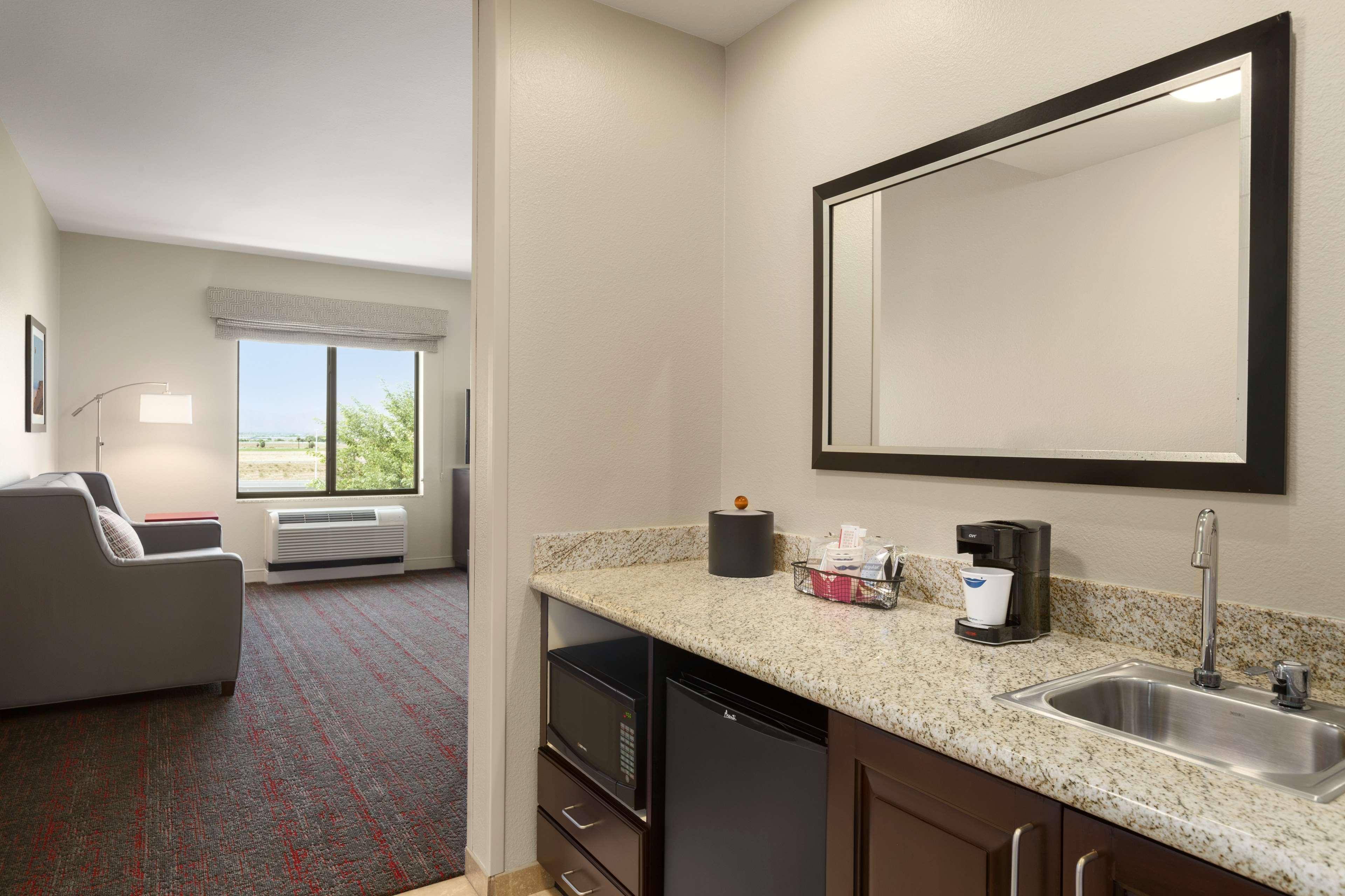 Hampton Inn & Suites Phoenix Glendale-Westgate Exterior photo