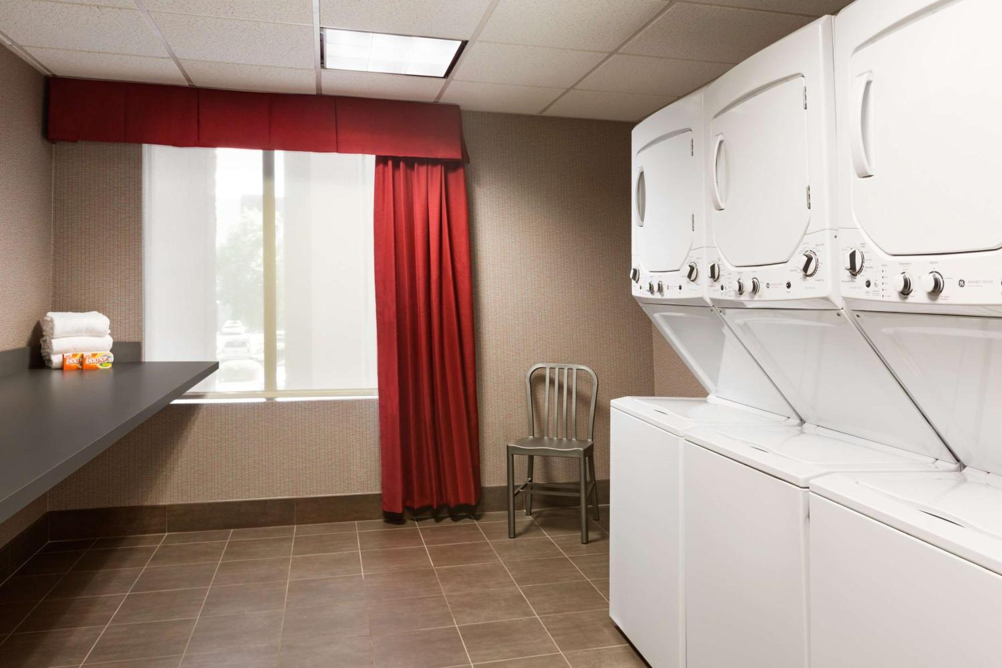 Hampton Inn & Suites Phoenix Glendale-Westgate Exterior photo