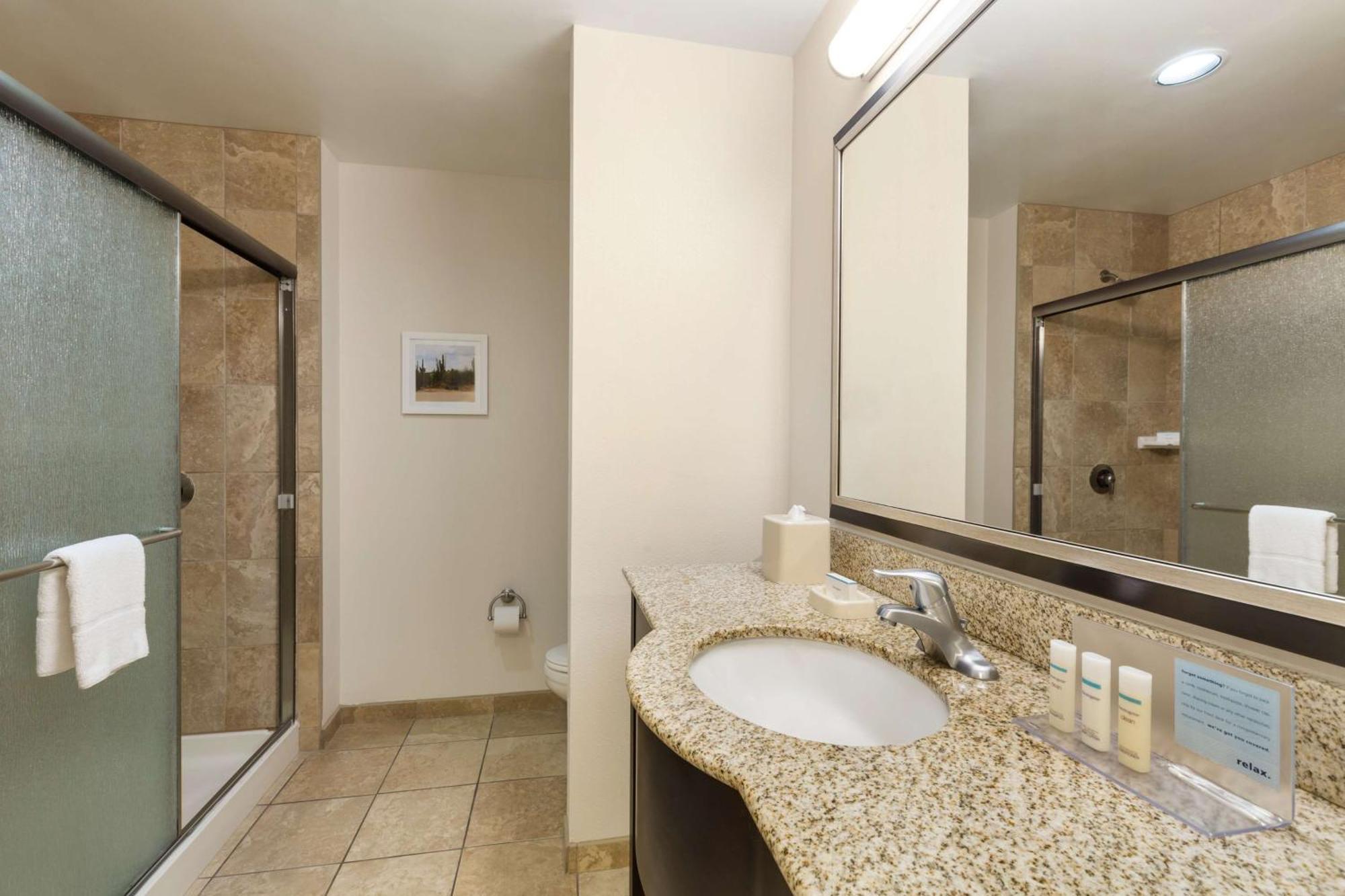 Hampton Inn & Suites Phoenix Glendale-Westgate Exterior photo