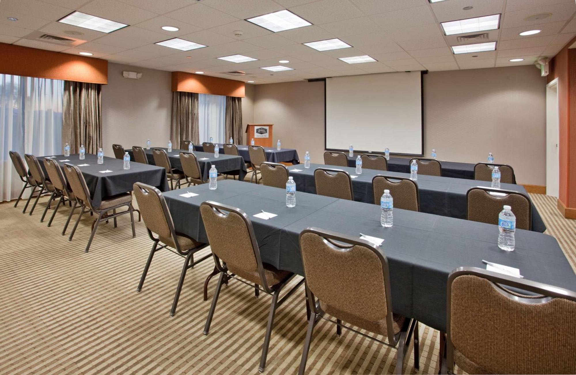 Hampton Inn & Suites Phoenix Glendale-Westgate Exterior photo