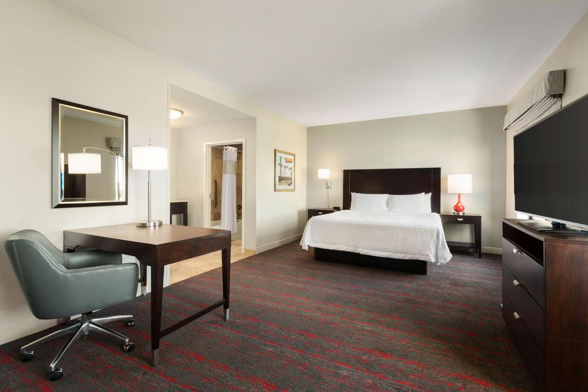 Hampton Inn & Suites Phoenix Glendale-Westgate Exterior photo