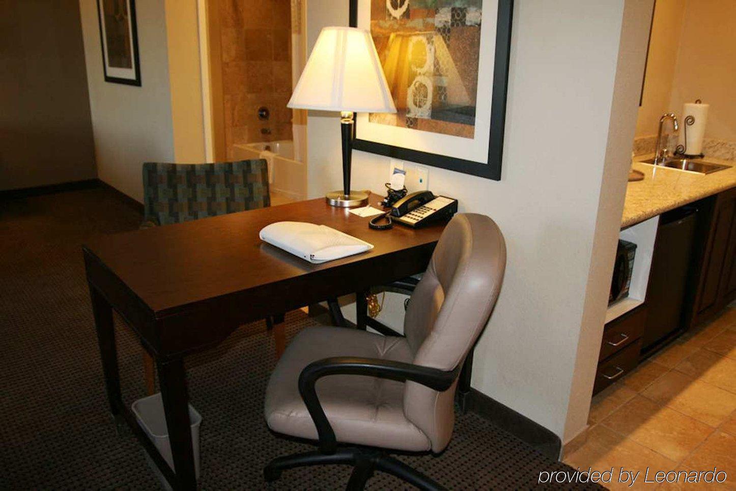 Hampton Inn & Suites Phoenix Glendale-Westgate Room photo