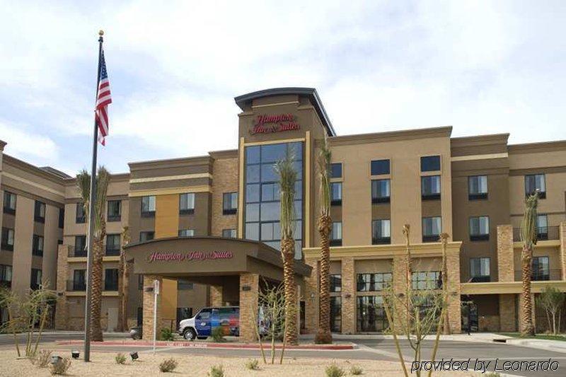 Hampton Inn & Suites Phoenix Glendale-Westgate Exterior photo