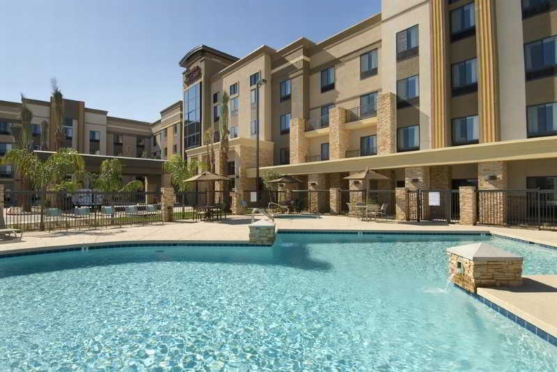 Hampton Inn & Suites Phoenix Glendale-Westgate Exterior photo